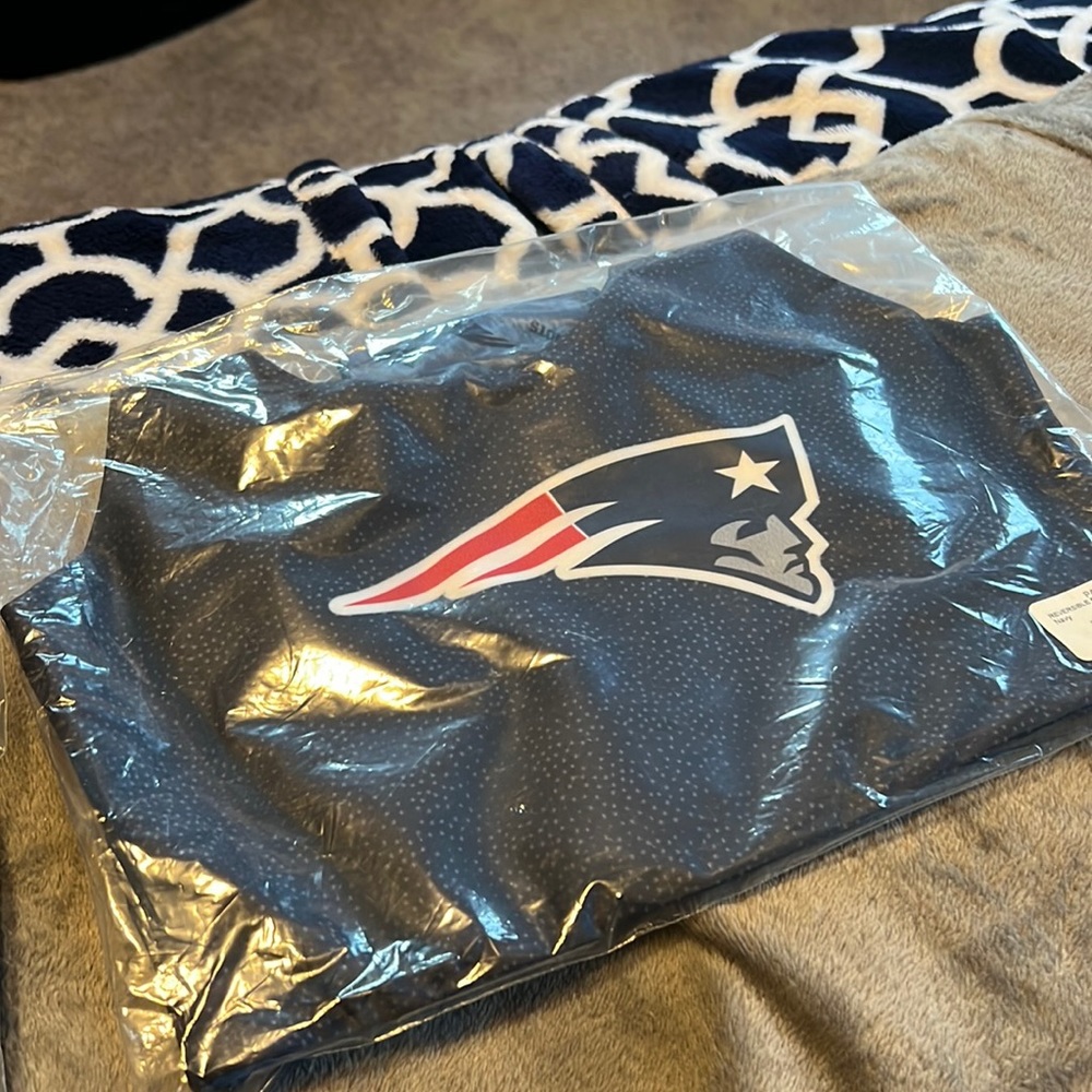 Brand new still in package Patriots matching set